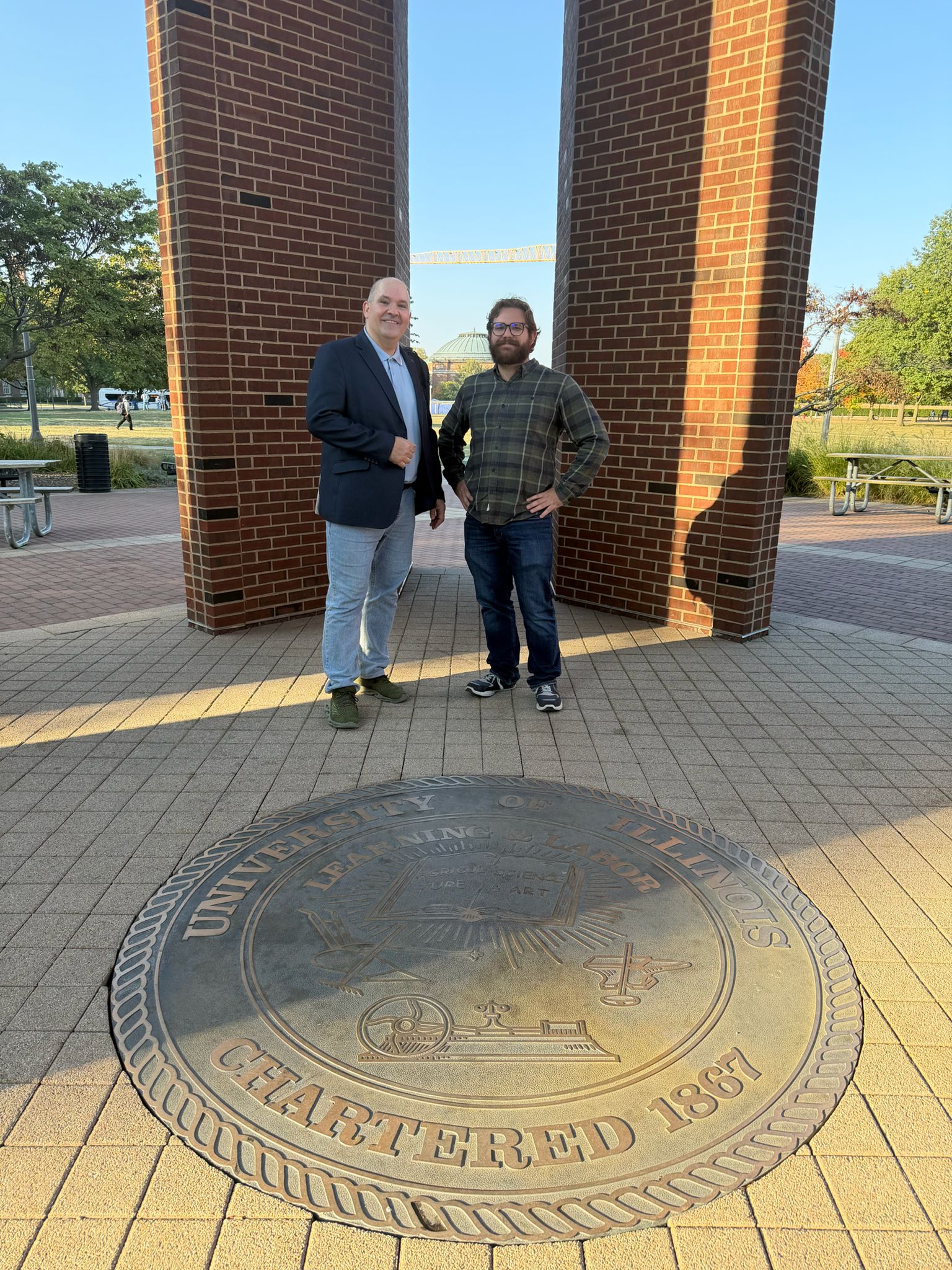 Зображення, що містить одежа, взуття, небо, просто небаВміст на основі ШІ може бути неправильним.